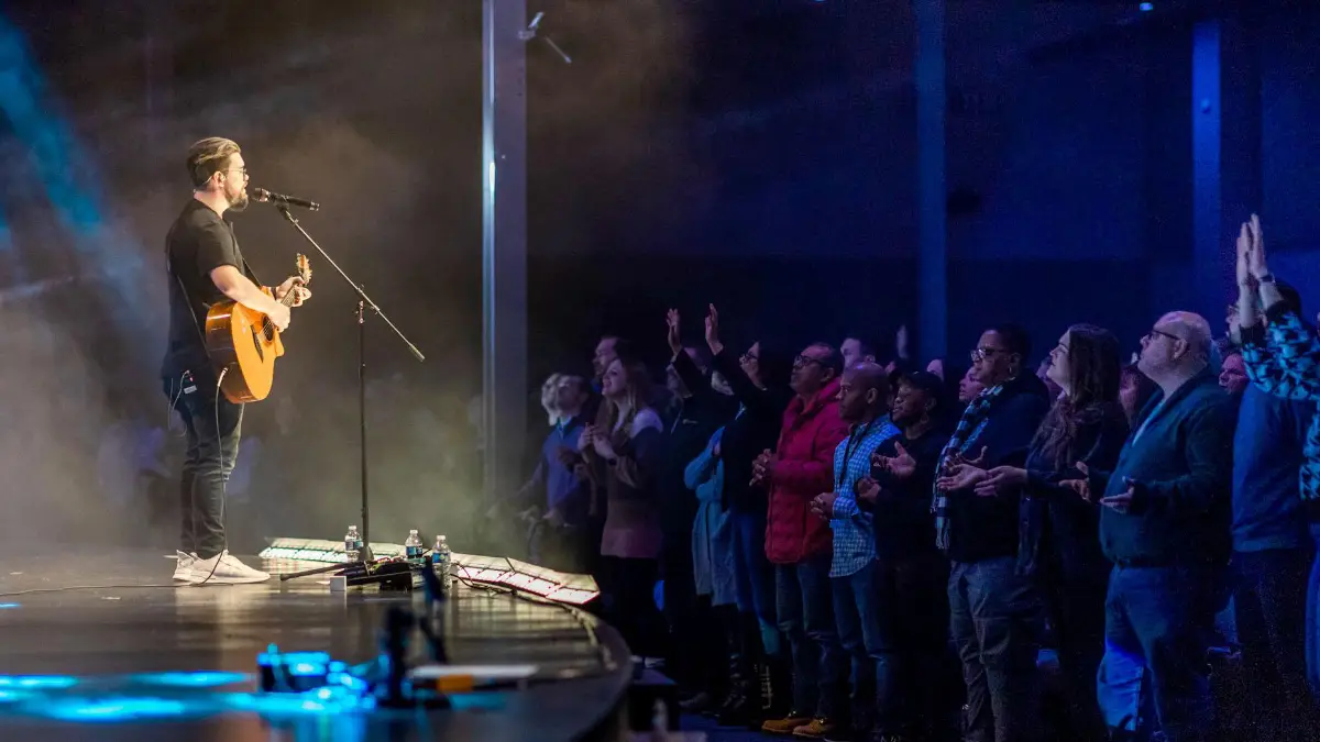 Mastering Worship Song Transitions: How to Lead a Seamless Worship Experience Every Sunday